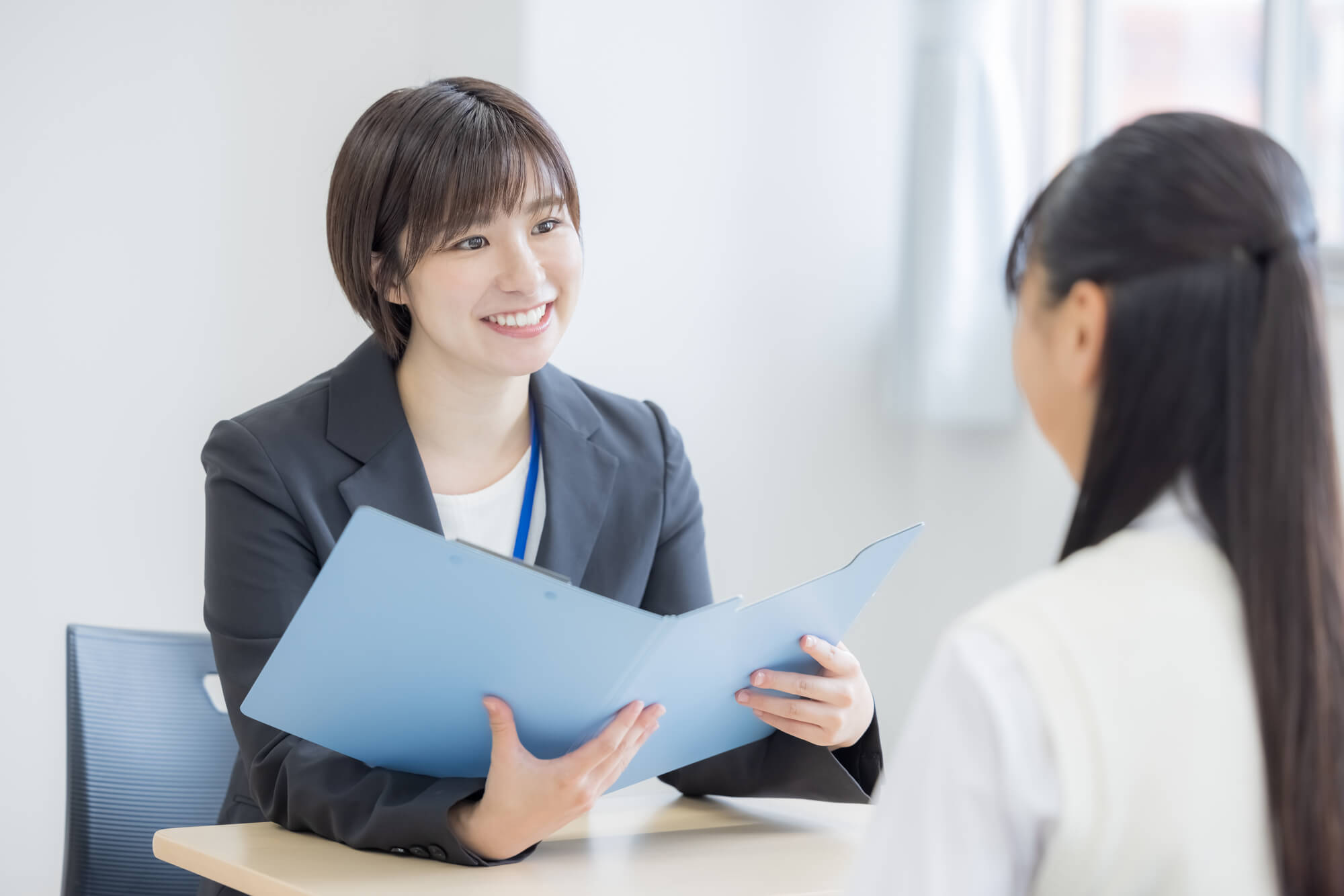 セラピストの面接を受ける時に適した服装