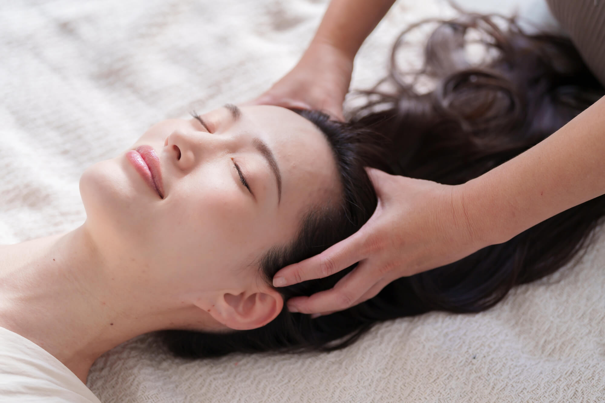 ヘッドマッサージの効果と向いている人